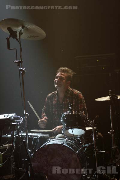 BATTLES - 2011-11-15 - PARIS - La Machine (du Moulin Rouge) - 